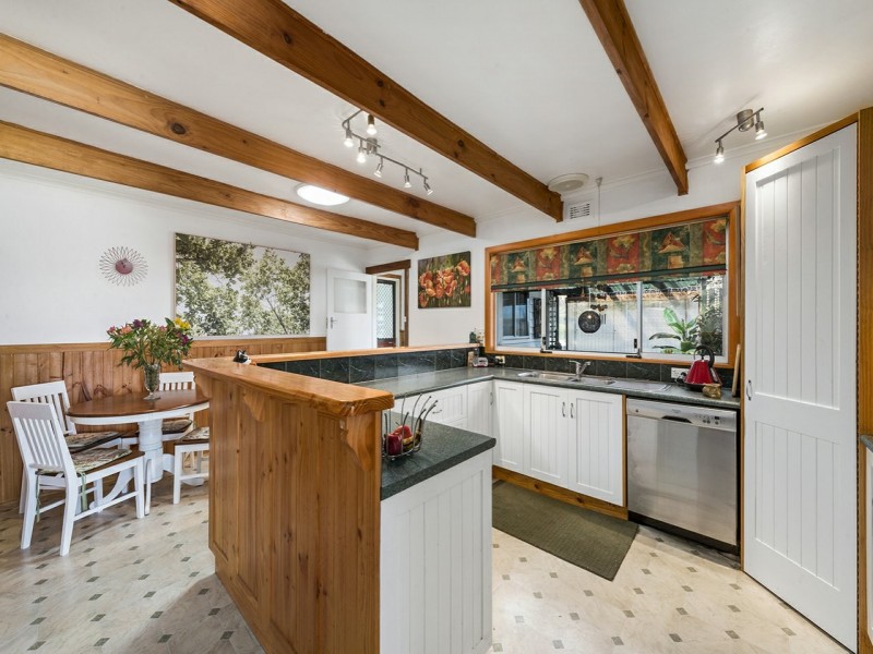 219 Derwent Avenue, Lindisfarne TAS 7015