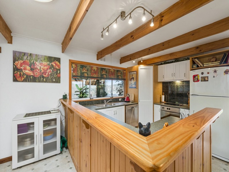 219 Derwent Avenue, Lindisfarne TAS 7015