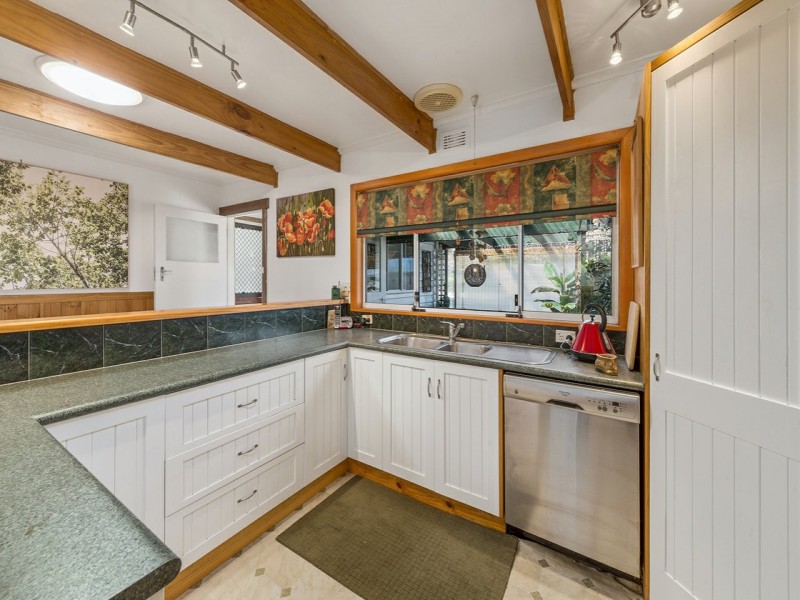 219 Derwent Avenue, Lindisfarne TAS 7015