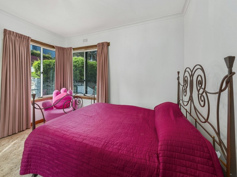 219 Derwent Avenue, Lindisfarne TAS 7015