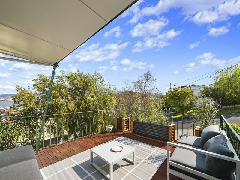 219 Derwent Avenue, Lindisfarne TAS 7015