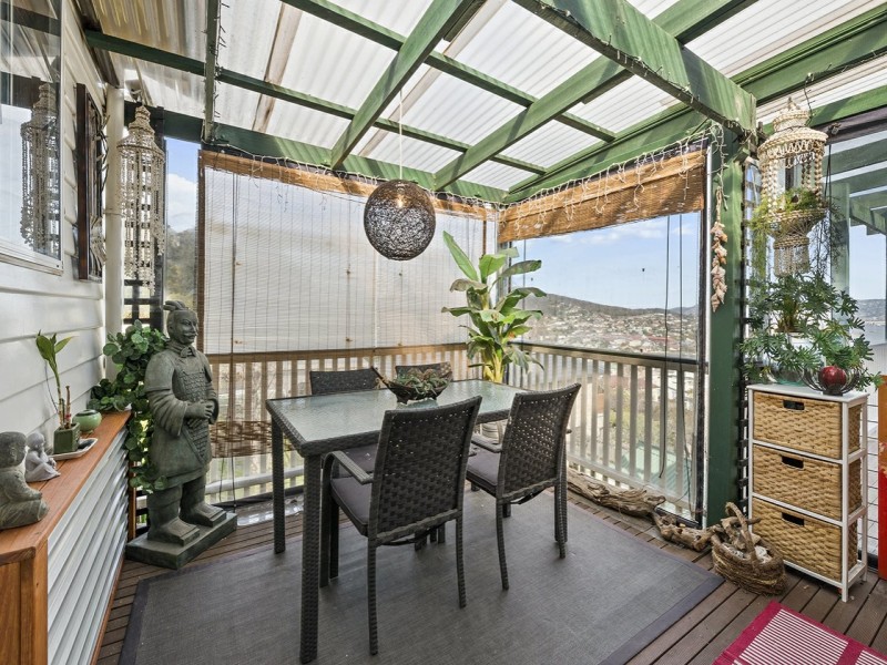219 Derwent Avenue, Lindisfarne TAS 7015
