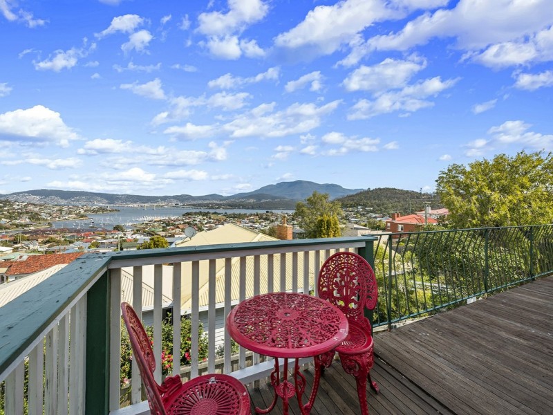 219 Derwent Avenue, Lindisfarne TAS 7015