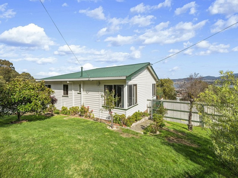 219 Derwent Avenue, Lindisfarne TAS 7015