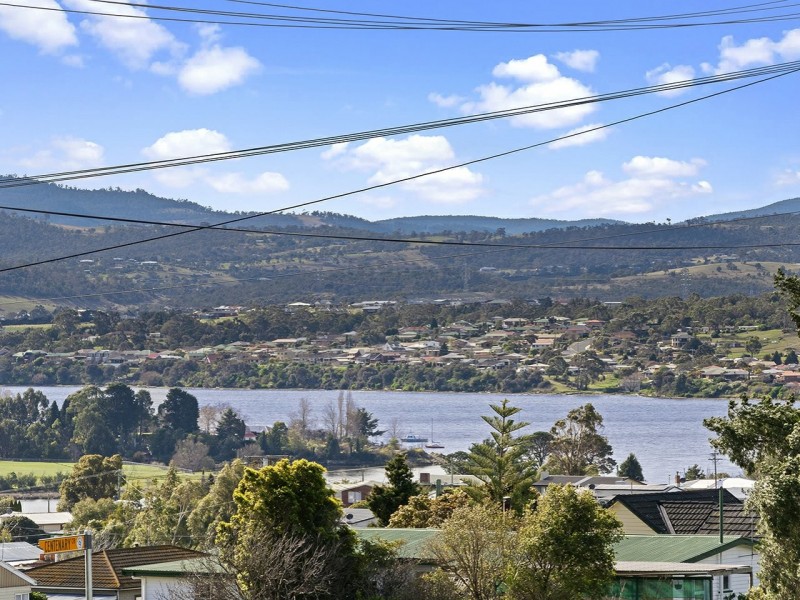 1 Centenary Crescent, Claremont TAS 7011
