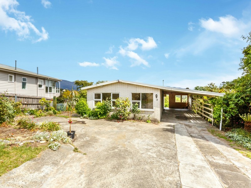 12 Avoca Street, Lindisfarne TAS 7015