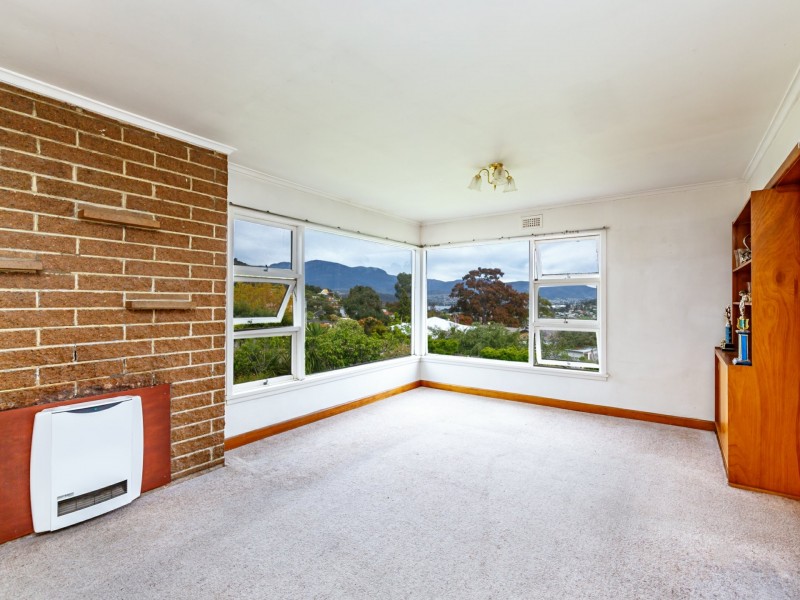 12 Avoca Street, Lindisfarne TAS 7015