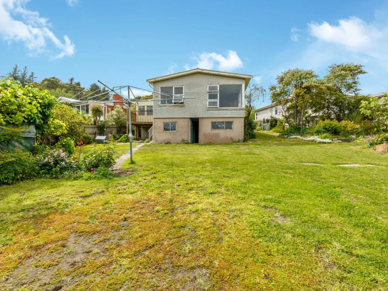 12 Avoca Street, Lindisfarne TAS 7015