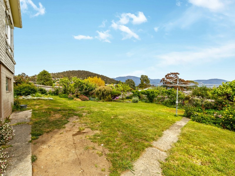 12 Avoca Street, Lindisfarne TAS 7015