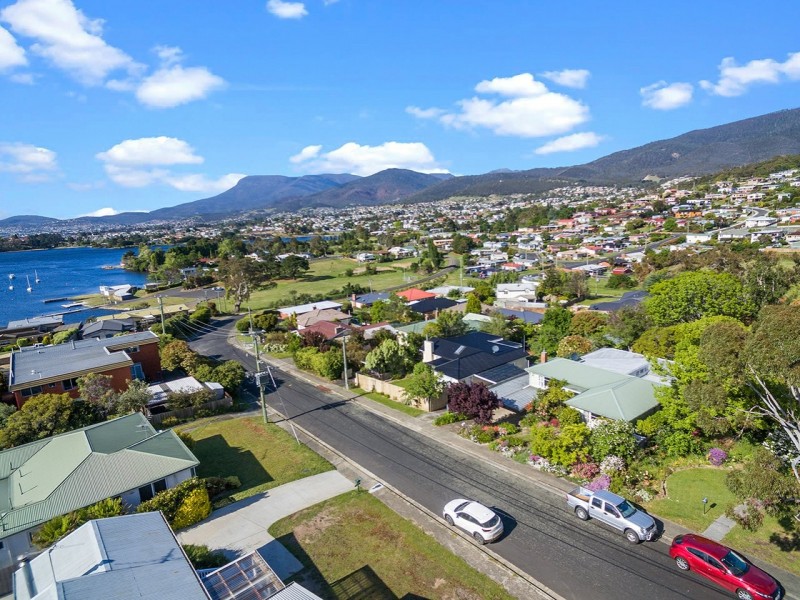 10 Amaroo Road, Austins Ferry TAS 7011