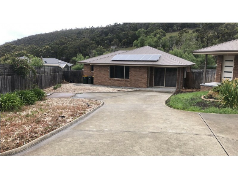 2/181 Branscombe Road, Claremont TAS 7011