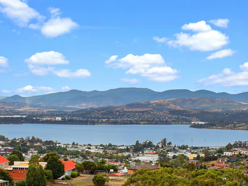 1/2 Daylesford Road, Glenorchy TAS 7010