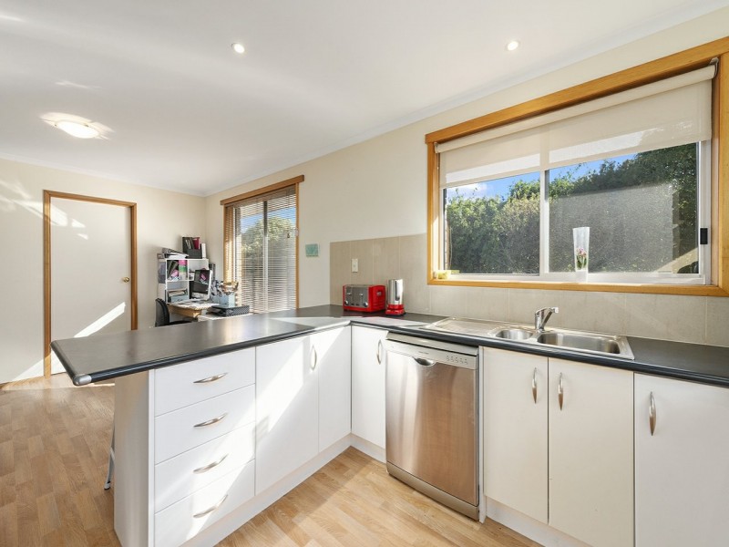 2 Kristen Court, Claremont TAS 7011