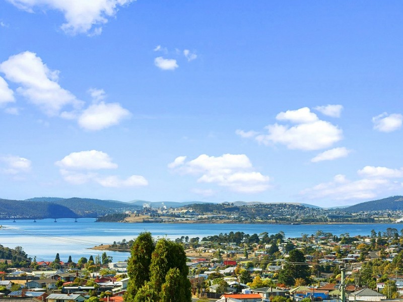 2 Kristen Court, Claremont TAS 7011