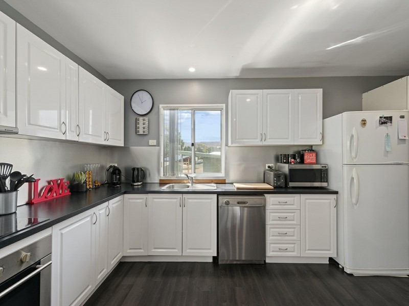 14 Heemskirk street, Warrane TAS 7018