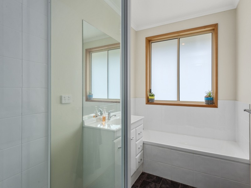 2/25 Spring Street, Claremont TAS 7011
