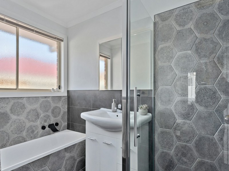 4/176 Branscombe Rd, Claremont TAS 7011