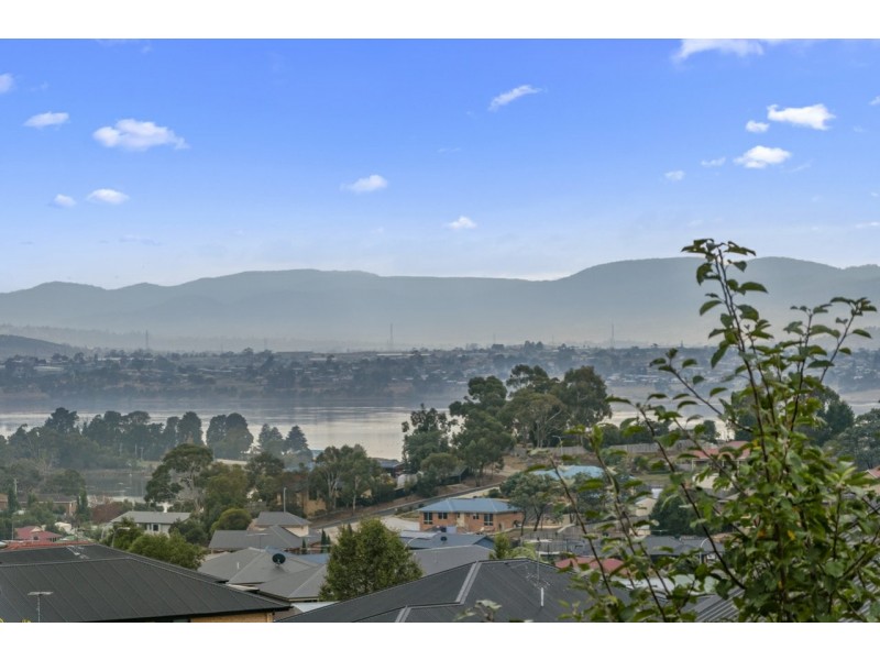 Villa 2/24 Govett Rise, Austins Ferry TAS 7011