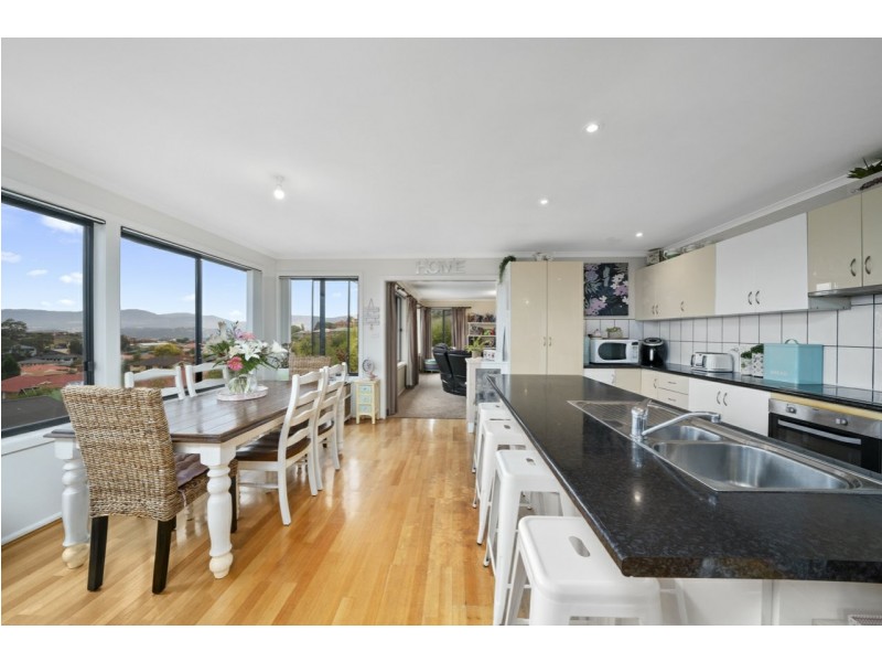 Villa 2/24 Govett Rise, Austins Ferry TAS 7011