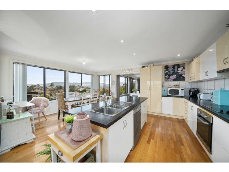 Villa 2/24 Govett Rise, Austins Ferry TAS 7011