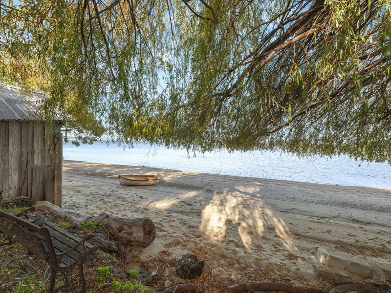 565 Shark Point Road, Penna TAS 7171