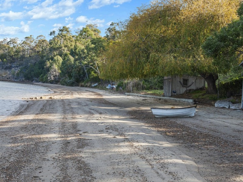 565 Shark Point Road, Penna TAS 7171