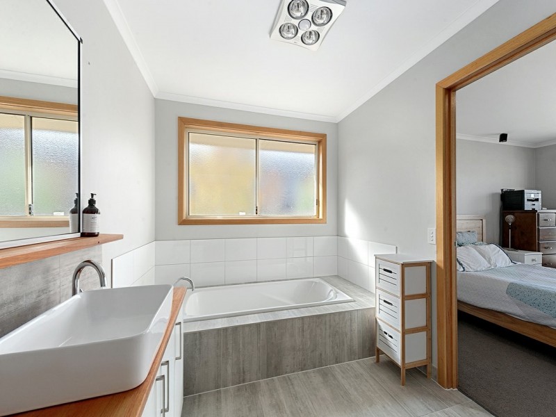 19 Ivy Close, Oakdowns TAS 7019