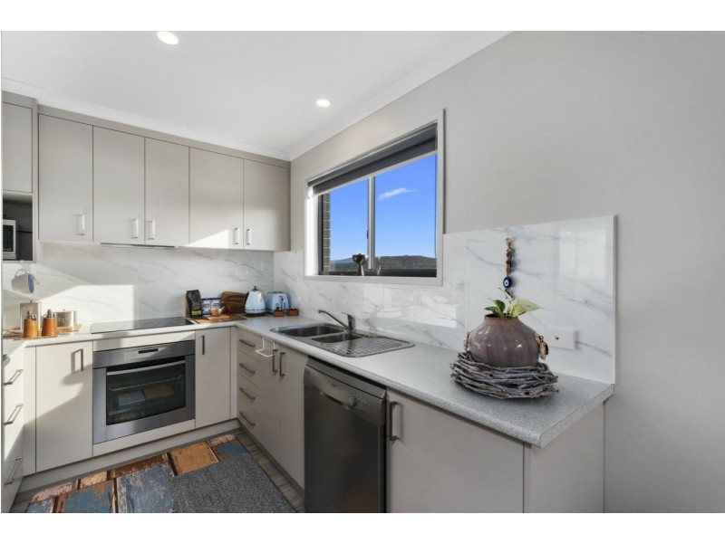 1/25 Mariah Crescent, Oakdowns TAS 7019