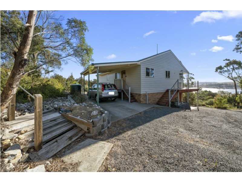 82 Barton Avenue, Triabunna TAS 7190