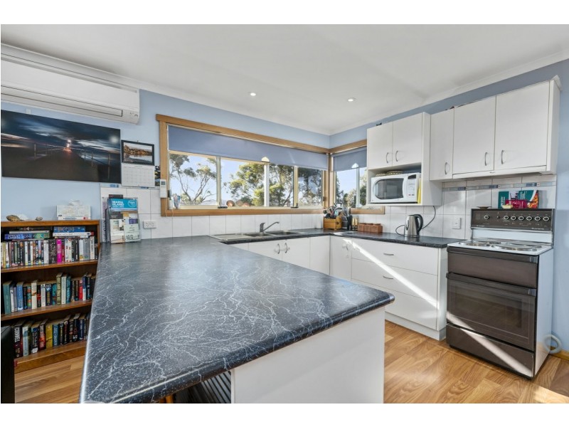 82 Barton Avenue, Triabunna TAS 7190