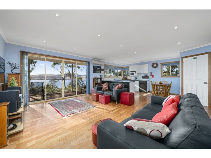 82 Barton Avenue, Triabunna TAS 7190