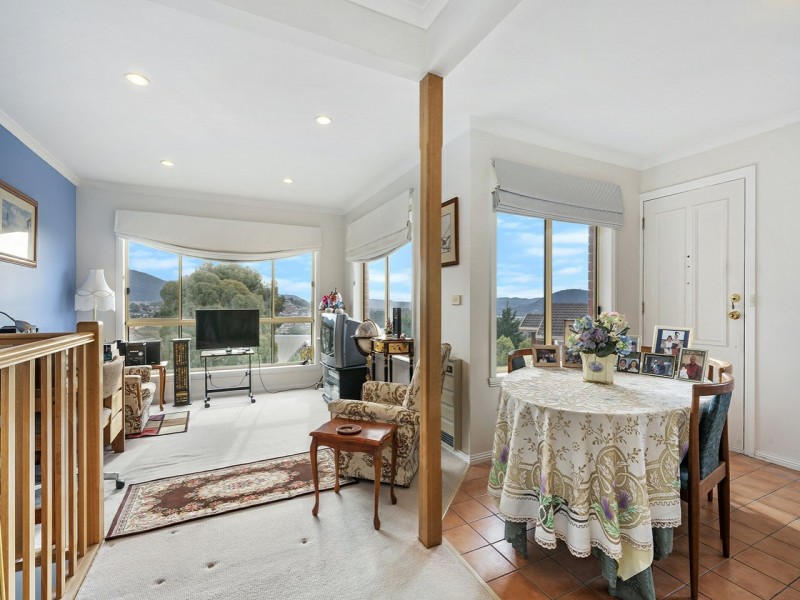 1/52 Rosehill Crescent, Lenah Valley TAS 7008