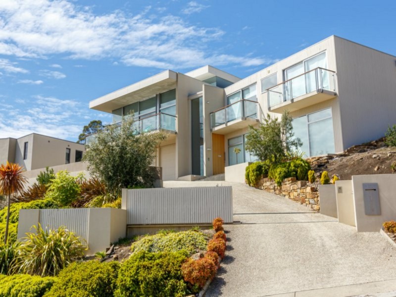 18 Aotea Road, Sandy Bay TAS 7005