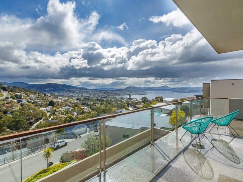 18 Aotea Road, Sandy Bay TAS 7005