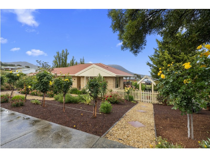 27 Clives Avenue, Old Beach TAS 7017
