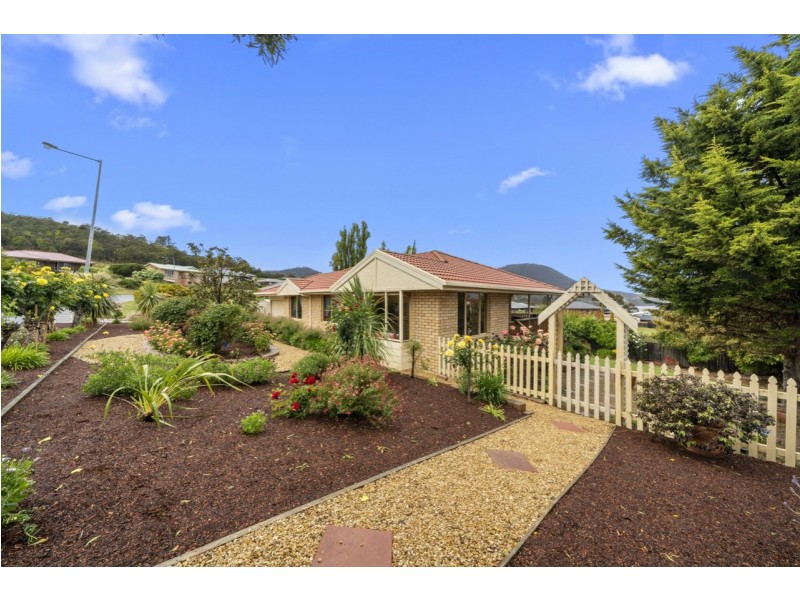 27 Clives Avenue, Old Beach TAS 7017