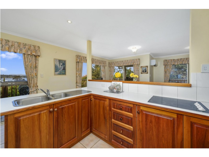 27 Clives Avenue, Old Beach TAS 7017