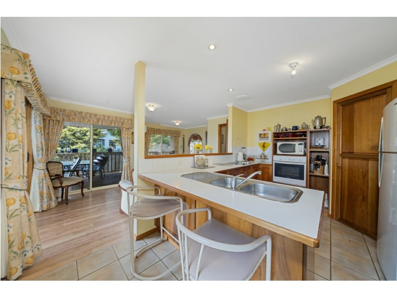 27 Clives Avenue, Old Beach TAS 7017