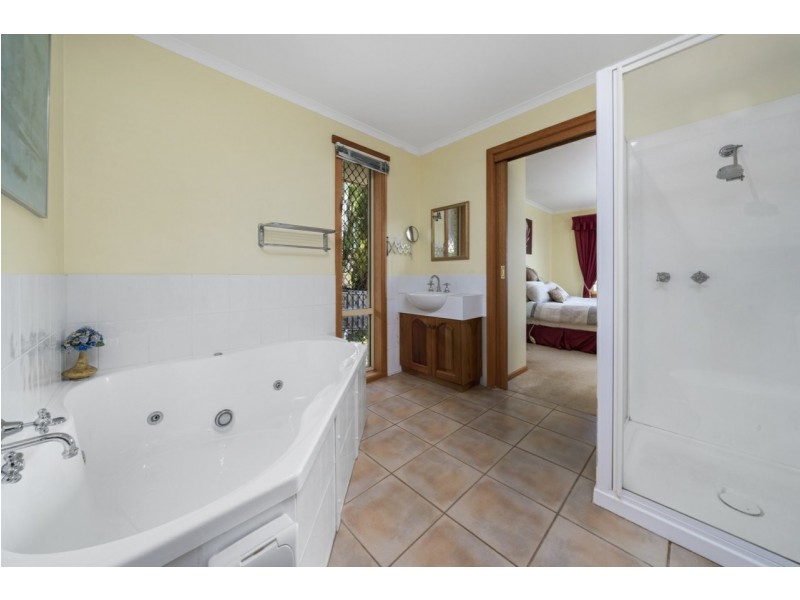 27 Clives Avenue, Old Beach TAS 7017