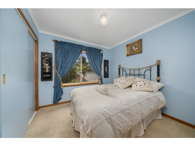 27 Clives Avenue, Old Beach TAS 7017