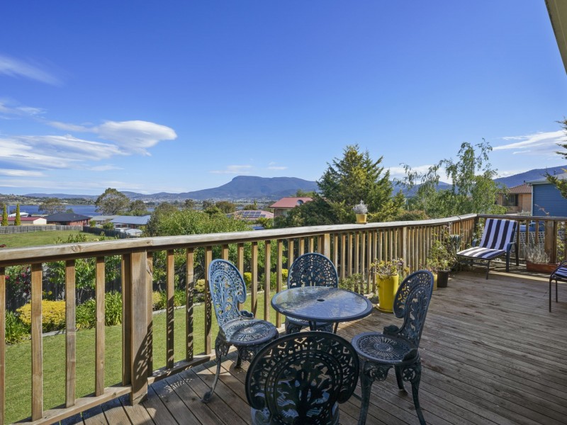 27 Clives Avenue, Old Beach TAS 7017