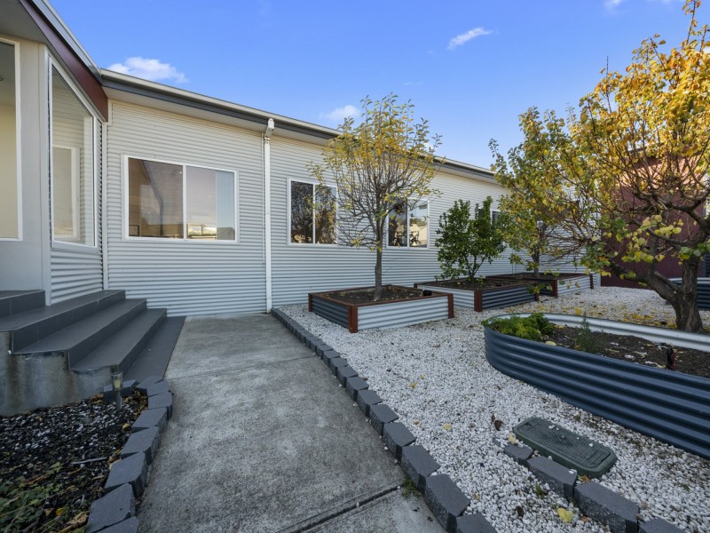 2 Amundsen Crescent, Warrane TAS 7018