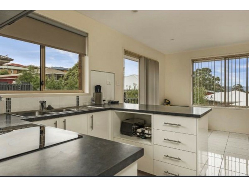3/8 Bluegum Court, Claremont TAS 7011