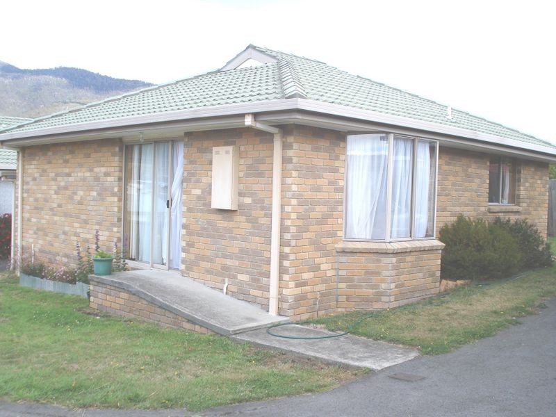 2/56a Hilton Road, Claremont TAS 7011