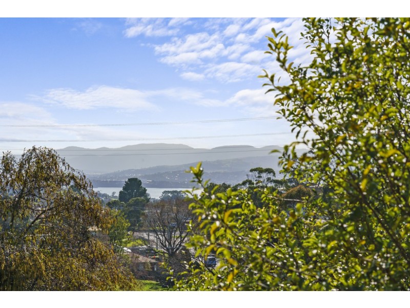 2/7 Priest Place, Glenorchy TAS 7010