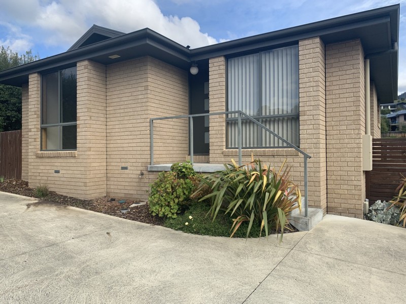 2/25 Baltonsborough Road, Austins Ferry TAS 7011