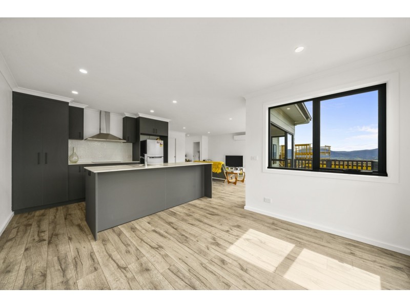 70 Athleen Avenue, Lenah Valley TAS 7008