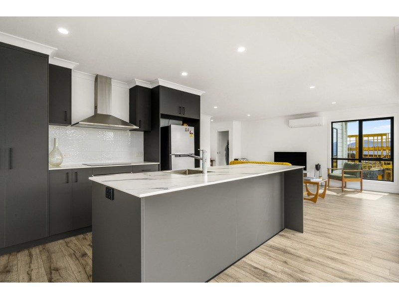 70 Athleen Avenue, Lenah Valley TAS 7008