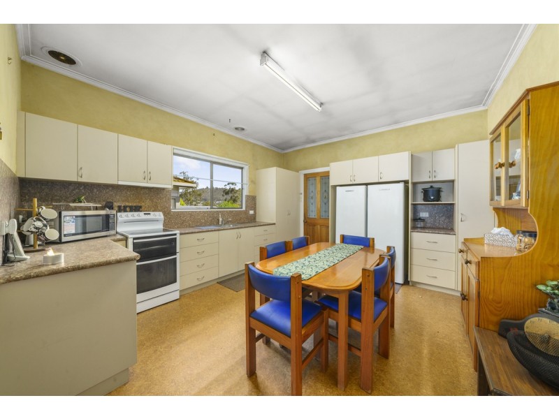 16 Fourth Avenue, New Norfolk TAS 7140