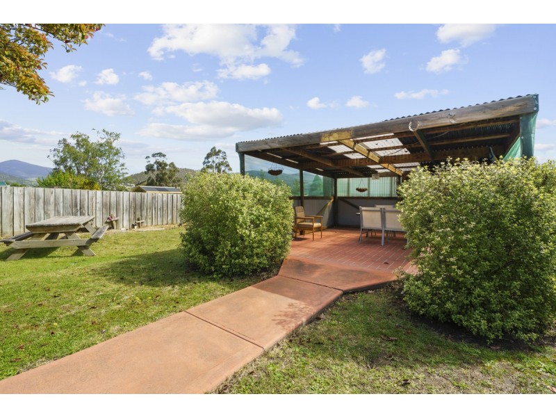 16 Fourth Avenue, New Norfolk TAS 7140